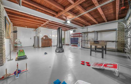 Stunning Gem Home w Heated Salt Pool & Game Room - Foto 72