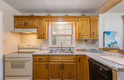 The Magnolia Manor 4BR Greenway Retreat - Photo 13