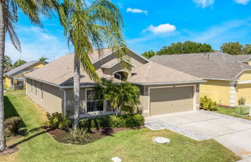 Great Location, gated community, private heated POOL - Foto 45