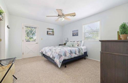 Relaxing Lakefront Retreat w/ Hot Tub & Dock - Foto 71