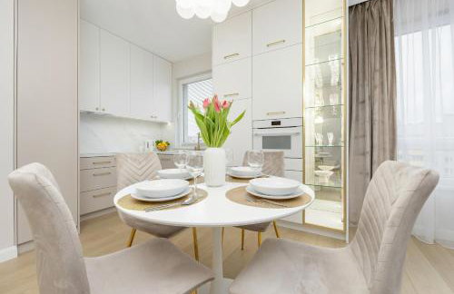 Stylish Apartment with Balcony 7th Floor by Noclegi Renters - Foto 17