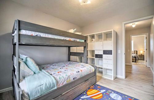 Renovated Logan Home with Pond and Fire Pit - Foto 27