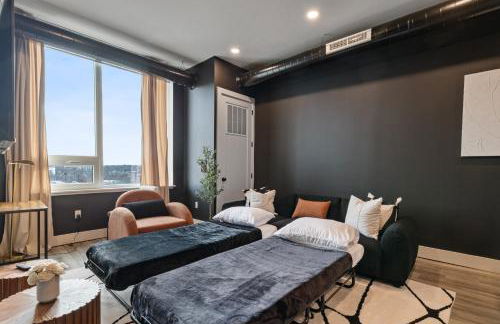 2BR 2BA, King bd, Gym, Free Parking, 8min to Train - Foto 53