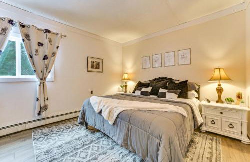 Updated Cabin with 2 Suites, Fire Pit and Forest Views - Foto 19