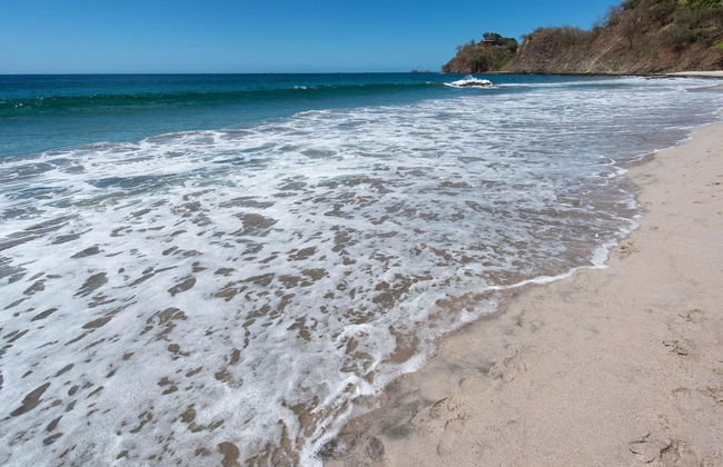 Exquisite Hilltop Villa with Luxurious Modern Design, Sweeping Ocean Views & Sparkling Infinity Pool - Foto 40