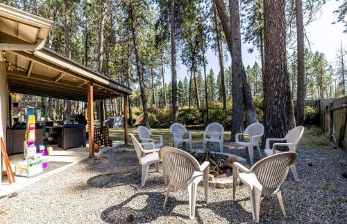 Comfy CDA Family Home with Fire Pit and Huge Yard - Foto 20