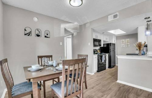 Relaxing 2BR Apartment with Pool and Gym - Foto 4