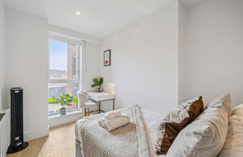 Luxury Apartment - West Wimbledon with Cinema & Game Room, Gym, Parking - Foto 18