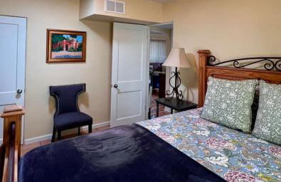 3 bd, Full kitchen, fenced yard, near Field of Dreams - Foto 14