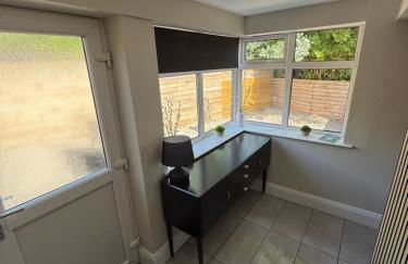 Modern 2 Bedroom Private Detached Cottage - Photo 11