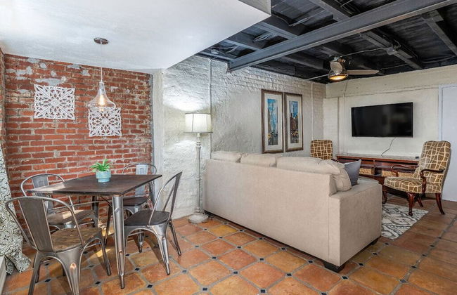 Southern Belle Carriage House - Photo 14