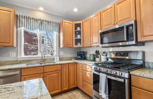 NEW Coastal Retreat w Ocean Views Rooftop Deck - Photo 23