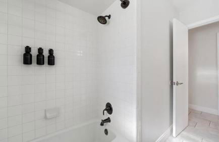 5BR Family Oasis with Pool and Game Room - Foto 47