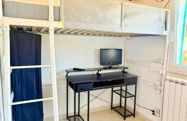 Azure Oasis with parking near the airport & beach - Foto 23