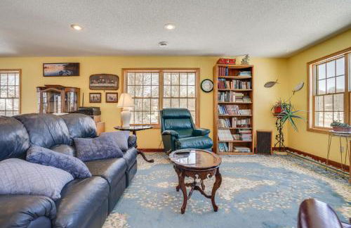 Waterfront Forest Lake Studio with Shared Dock! - Foto 5