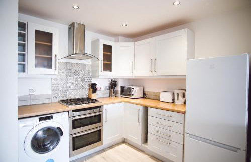 Stunning Two Bed Sea View Apartment with Pool & Gym - Foto 3