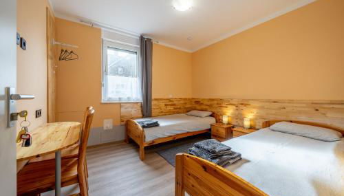 Kompaktes Studiozimmer mit Pantryküche und Fußbodenheizung in der Nähe der Messe Dusche und WC werden gemeinschaftlich genutzt - Foto 2