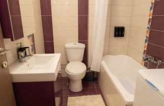 Mary's Downtown Home - a stroll away from Mount Vermio - Photo 18