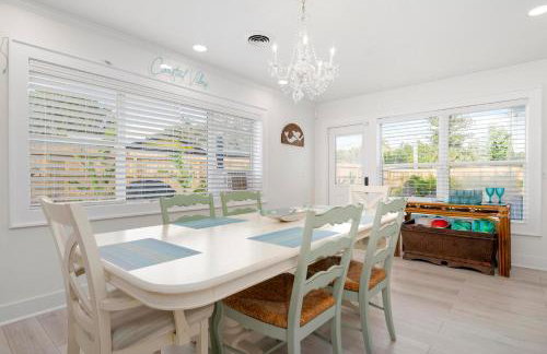 Coastal Vibes! Tropical heated pool home short drive to the beach - Foto 18