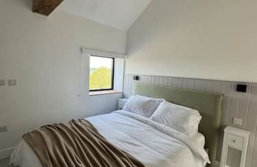 The Hayloft, Modern 4 Bed, 8 person, Barn Conversion in a Rural Location with Great Access & Hot Tub - Foto 17