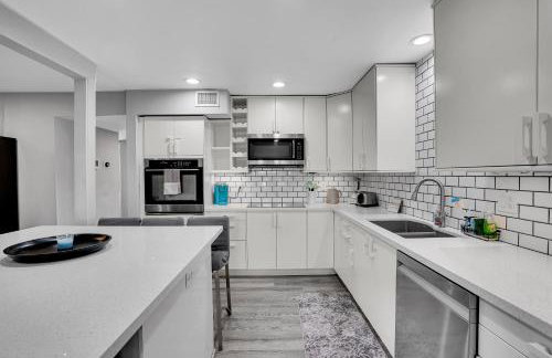 Family 4BR Home 15 min to Disneyland & Beach - Foto 9