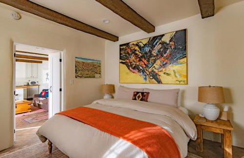 Historic Adobe Casita Downtown Specious 620 Sq Ft, King Bed and Patio - Foto 11