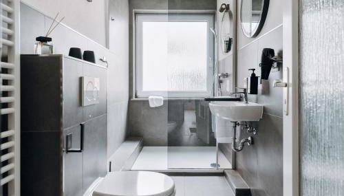 NASA Homes ruhiges Apartment WLAN Arbeitsplatz Balkon Hotelbetten - Foto 4, towels, Shower