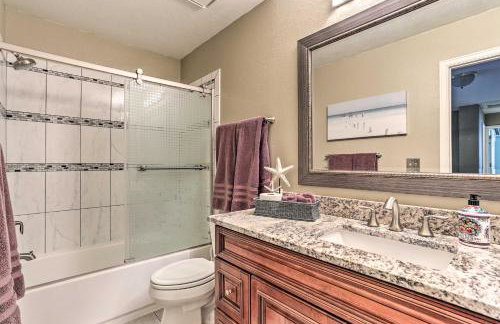 Near Shops & Eats! Centennial Home w/ Sunroom - Foto 26