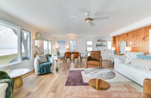 Bright Houghton Lake Home with Boat Dock and Fire Pit - Foto 1