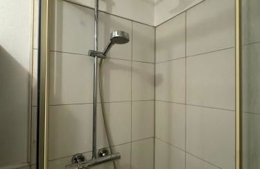 Möbliertes Zimmer mit TV, Internet & kompletter Ausstattung in Bonn-Mehlem - Photo 5