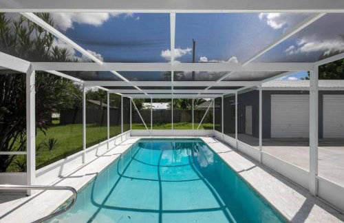 Relaxing Pool Side Home Near IMG - Foto 8