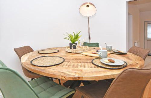 Chapel House by YourStays - Two bed cottage in Market Town of Sandbach, high end finish - Photo 11