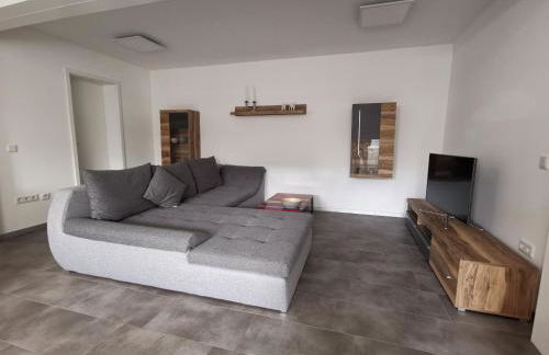 Moderne Wohnung mit Terrasse und eigenem Zugang. - Foto 2