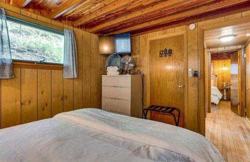 Less Than 1 Mi to Lake Cabin with Hot Tub in Greentown! - Foto 22
