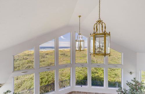 Oceanfront Castle with Hot Tub and Game Room - Foto 13