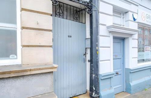 Modern Derby Studio - Sleeps 4, Close to Amenities & Parking - Foto 30