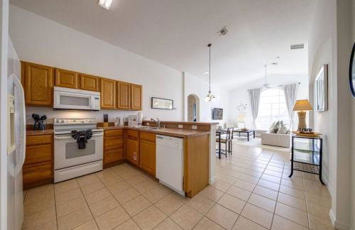 630- 3 Bedroom South facing Home with Pool Drenched in Florida Sunshine Perfect for Families - Foto 54