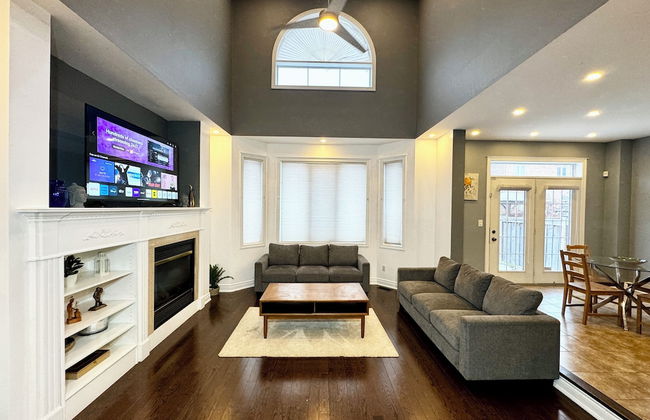 Spacious 4-Bedroom Retreat - Photo 42