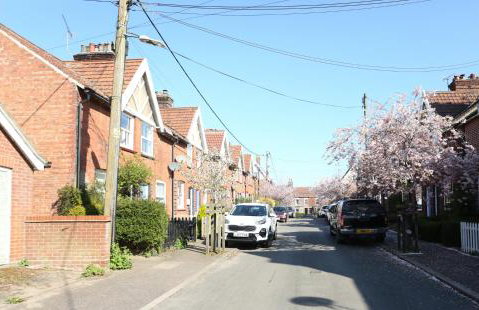 Cosy Dog Friendly Cottage with Woodburner & Garden - Photo 13