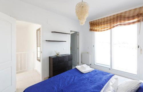 Bright villa with salt water pool - Photo 29