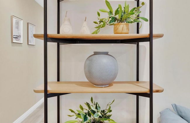 Designer Coastal Paradise w Pool - Steps to Beach - Foto 25