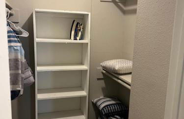 Beautiful 1-bedroom Townhome with nice amenities - Foto 15