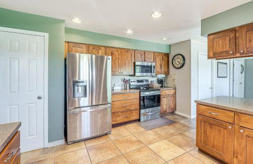 Waterfront Kansas Home with Private Fire Pit! - Foto 8