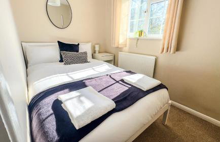 The Canal House 2BR Central Garden Parking - Photo 20