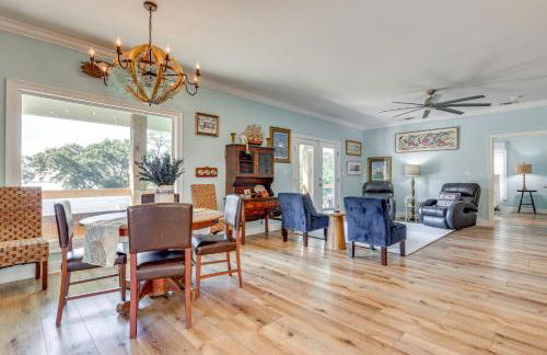 Waterfront Gulf Coast Home with Outdoor Oasis! - Foto 6