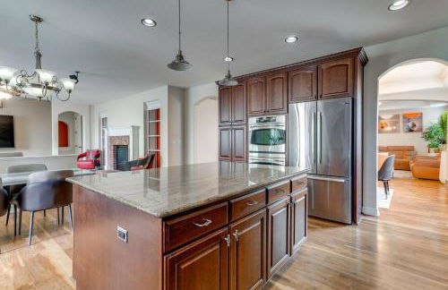 Yard, Home Gym, and Game Room Spacious Aurora Home - Foto 15