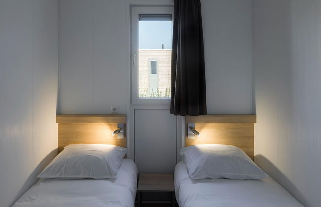 Lodge in Nieuwvliet Bad Near the Beach - Photo 3