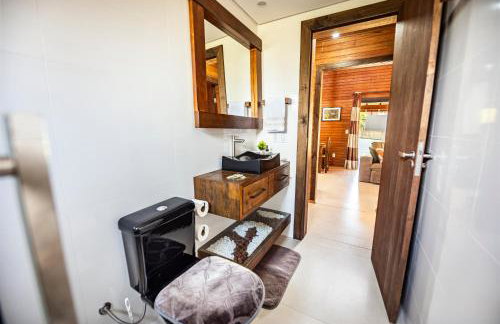 Cabana Aconchegante a 800m da Praia com 4 Quartos, Lareira Externa, Aquecedor em 2 Quartos, Netflix e Pet Friendly - Foto 9