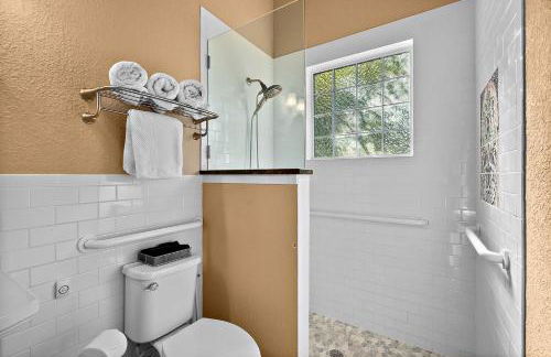 Citrus Hideaway - Steps to City Center - Photo 31