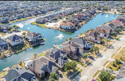 Luxury Lakefront 4BR - Corporate & Extended Stay Friendly - Foto 5